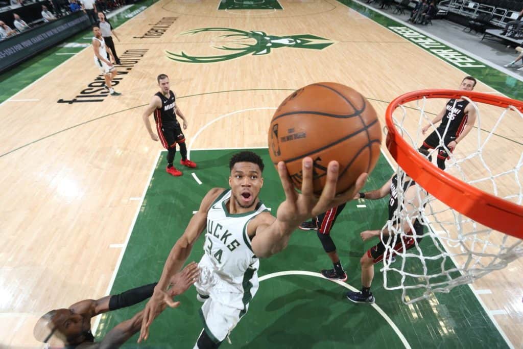 Milwaukee Bucks x Miami Heat, previsões e linhas de aposta do jogo 1