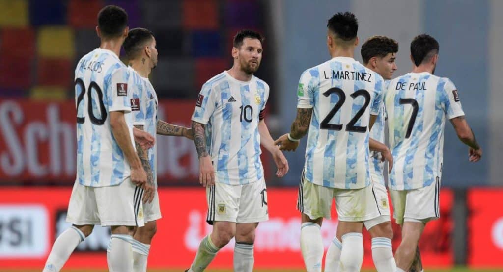 Prévia, escolhas e previsões de Chile x Argentina