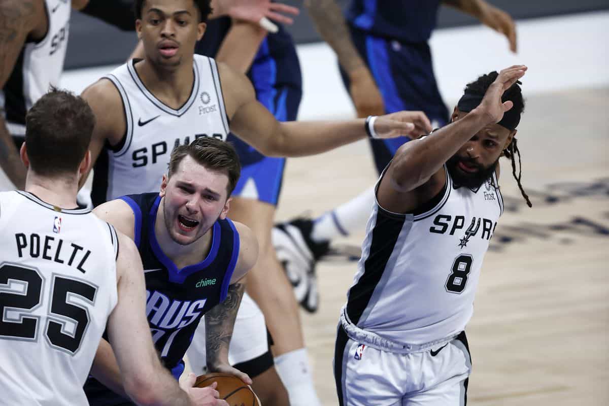 San Antonio Spurs vs Dallas Mavericks Probabilidades y elección gratuita de la temporada de la NBA