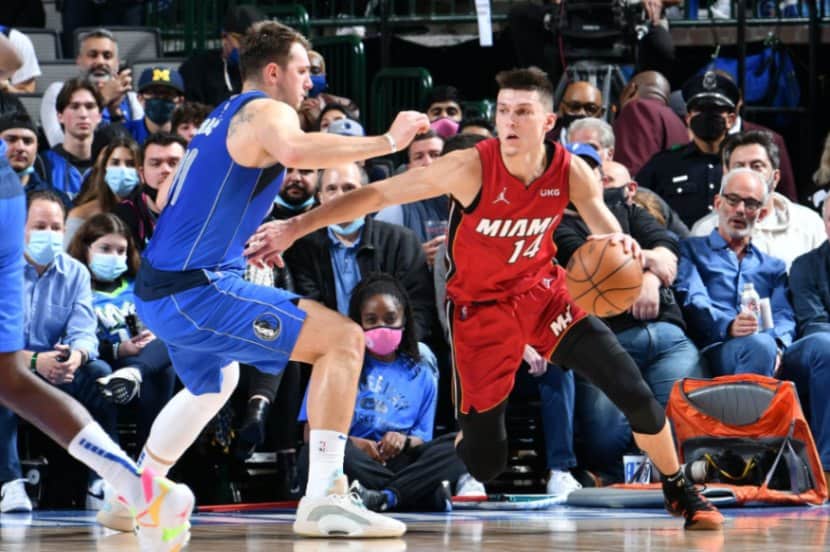 Dallas Mavericks vs Miami Heat 2021 22 NBA Season Odds e escolha grátis