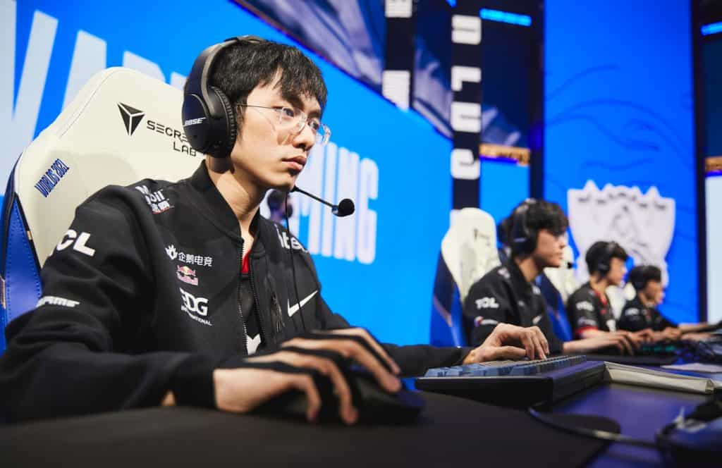 EDward Gaming x Invictus Gaming