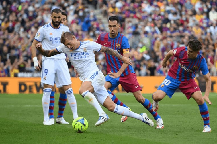 Probabilidades de aposta e escolha grátis entre Real Madrid x FC Barcelona LaLiga