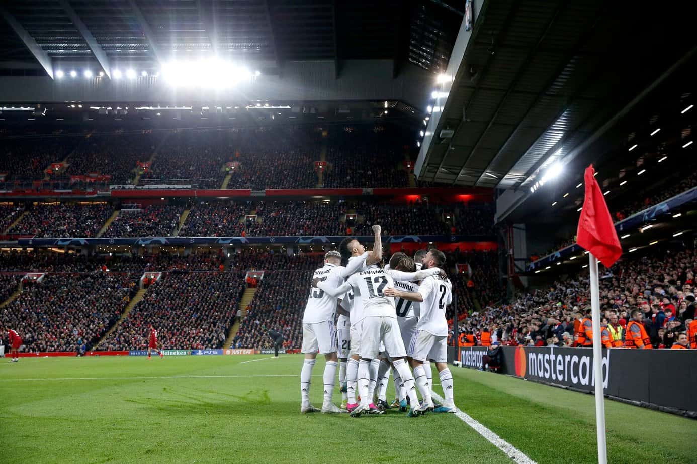 Rodadas de 16: Real Madrid x Liverpool Escolha de Aposta Grátis