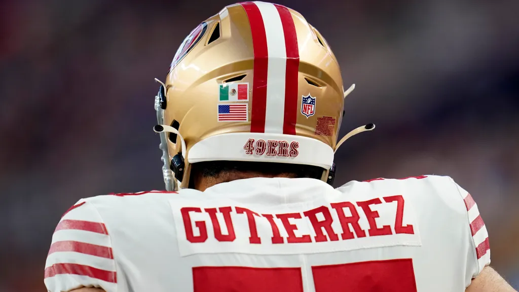 El mexicano Alfredo Gutiérrez San Francisco 49er en el Super Bowl 58