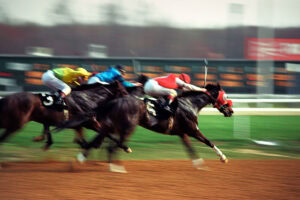 Línea de meta de la carrera de caballos
